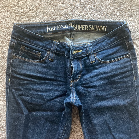 Denim jeans. - Picture 2 of 3